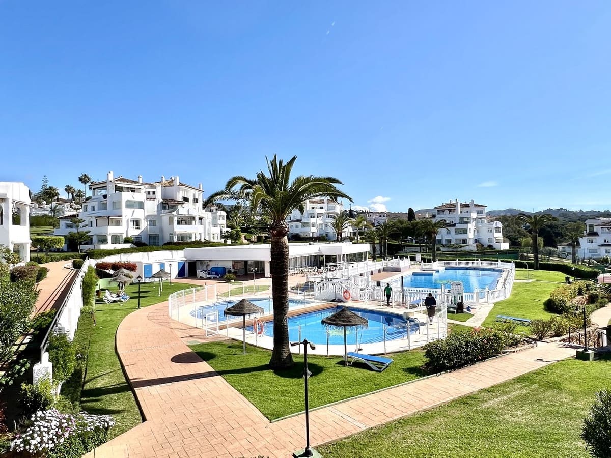 2 soverom Leilighet til salgs i Elviria med svømmebasseng - € 435 000 (Ref: 9972587)