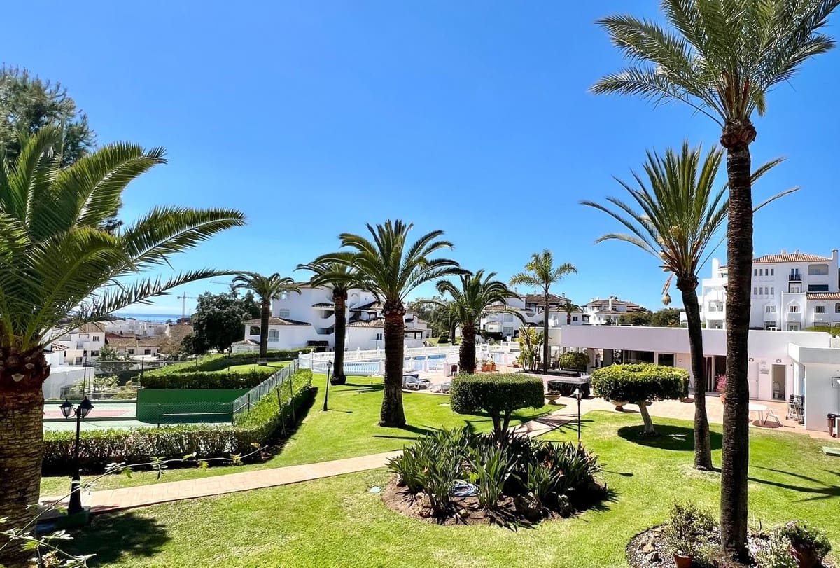 2 soverom Leilighet til salgs i Elviria med svømmebasseng - € 435 000 (Ref: 9972587)