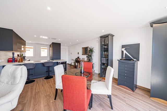 2 soverom Leilighet til salgs i Elviria, Marbella med svømmebasseng garasje - € 475 000 (Ref: 9972589)