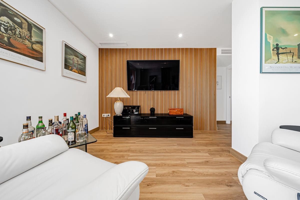 2 soverom Leilighet til salgs i Elviria med svømmebasseng garasje - € 475 000 (Ref: 9972589)