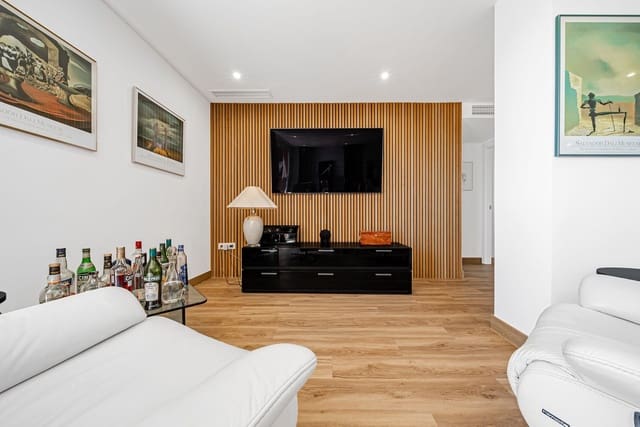 2 soverom Leilighet til salgs i Elviria, Marbella med svømmebasseng garasje - € 475 000 (Ref: 9972589)