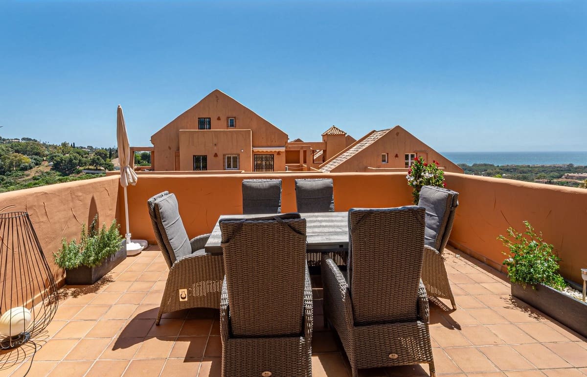 2 soverom Leilighet til salgs i Elviria med svømmebasseng garasje - € 475 000 (Ref: 9972589)
