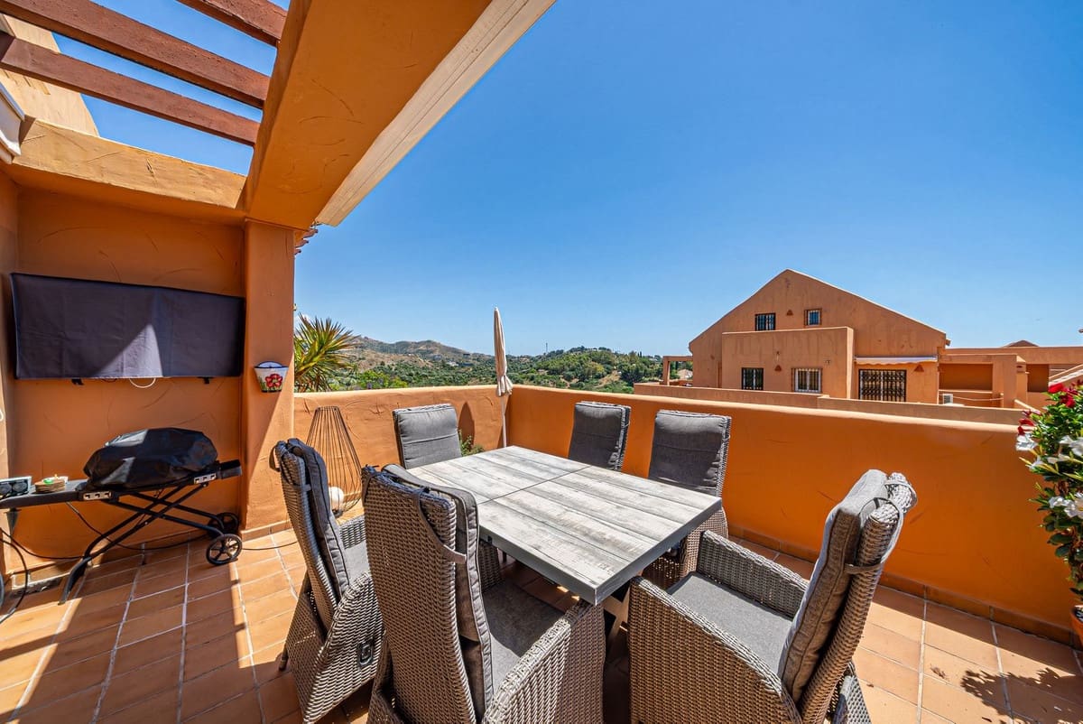 2 soverom Leilighet til salgs i Elviria med svømmebasseng garasje - € 475 000 (Ref: 9972589)