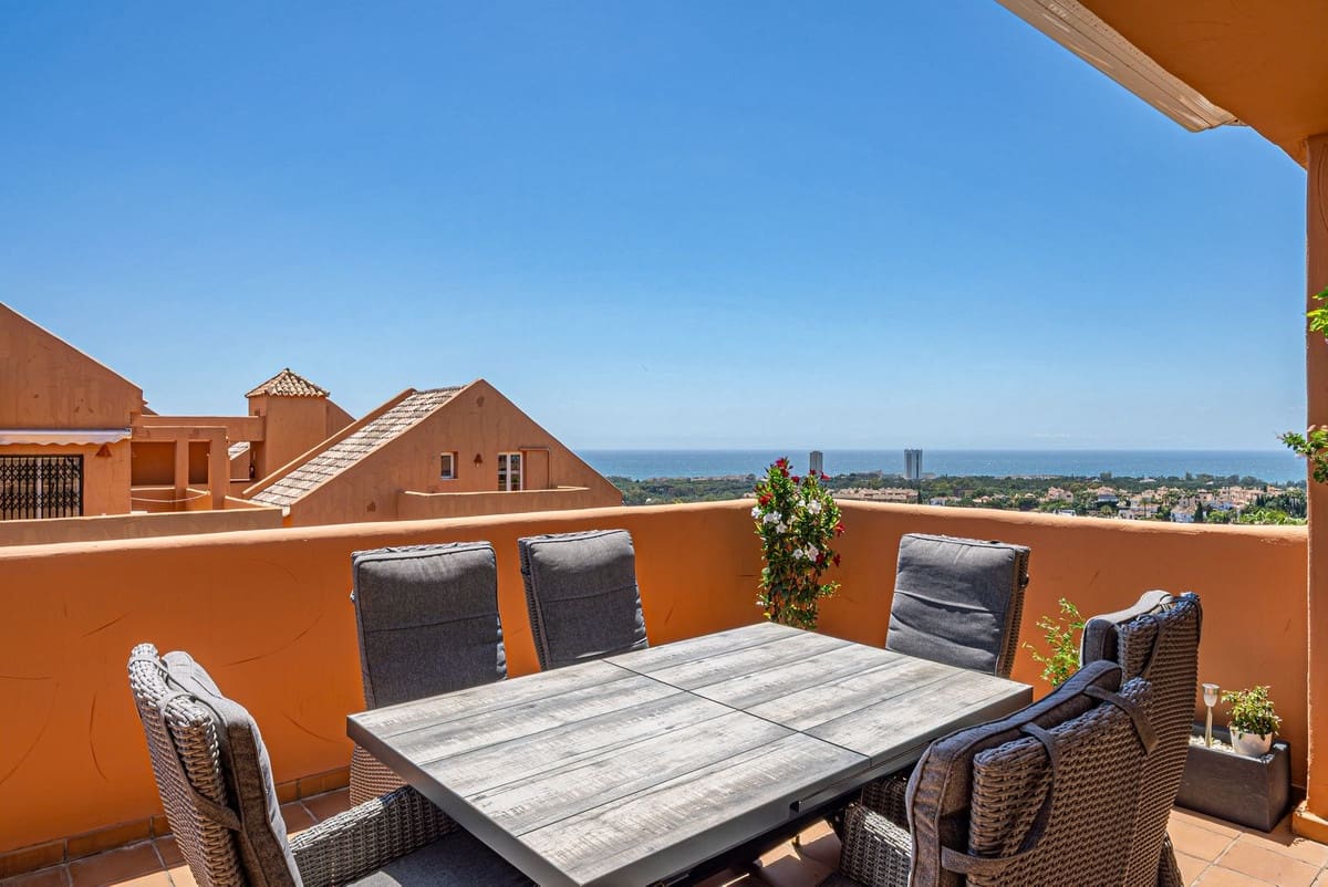 2 soverom Leilighet til salgs i Elviria med svømmebasseng garasje - € 475 000 (Ref: 9972589)