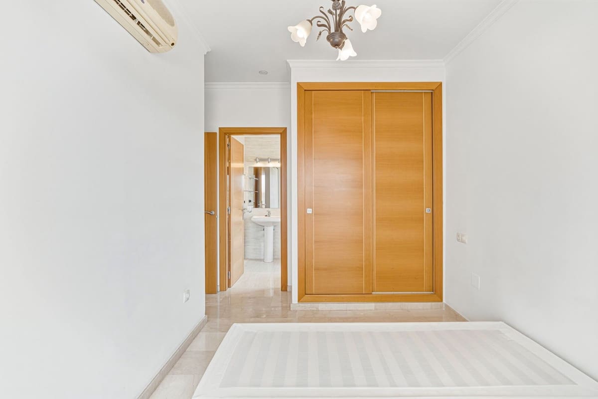Apartamento de 2 habitaciones en Fuengirola en venta con piscina garaje - 440.000 € (Ref: 9972592)