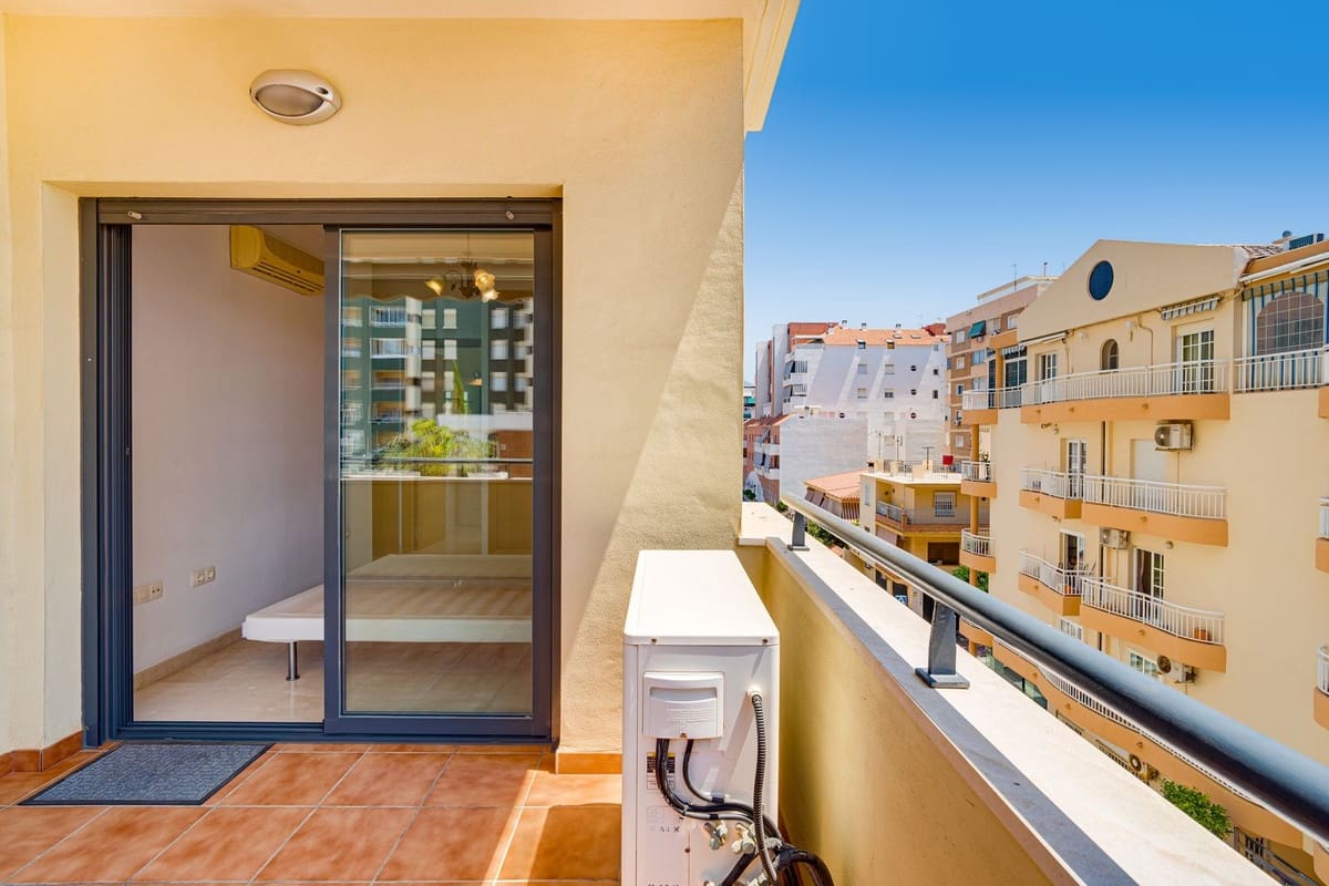 Apartamento de 2 habitaciones en Fuengirola en venta con piscina garaje - 440.000 € (Ref: 9972592)