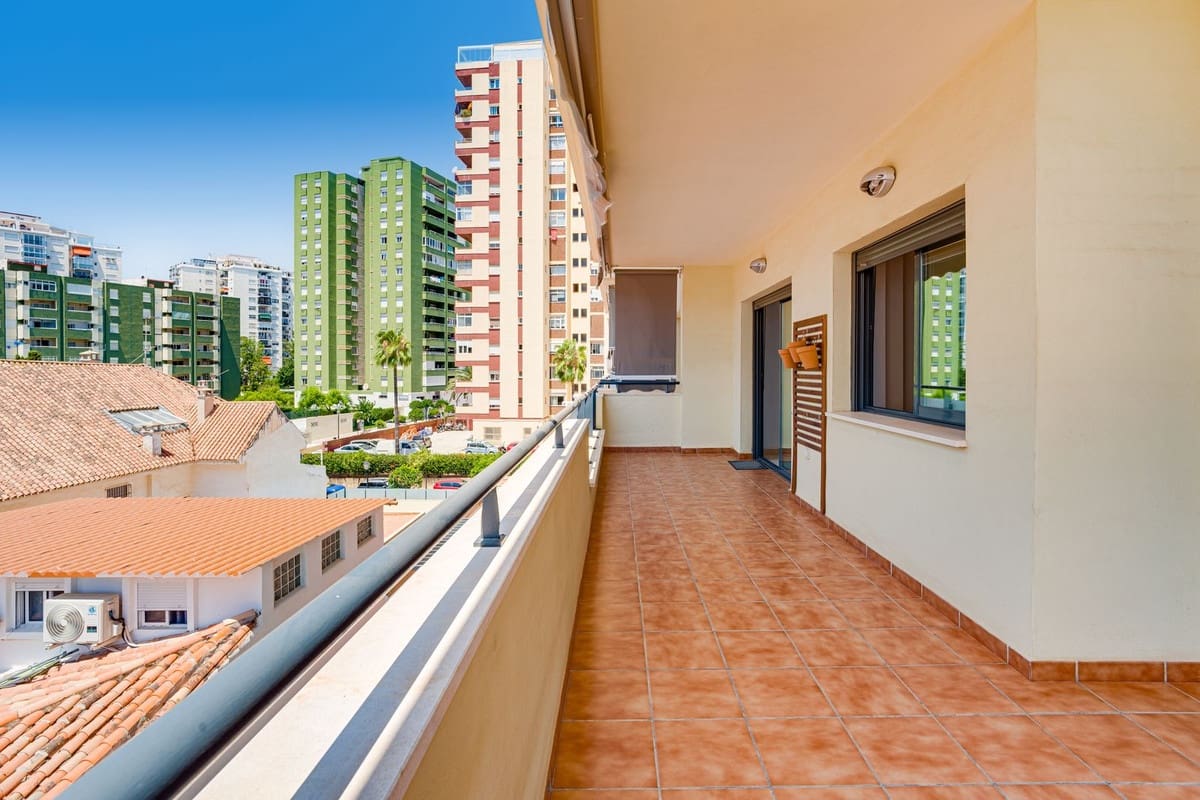 Apartamento de 2 habitaciones en Fuengirola en venta con piscina garaje - 440.000 € (Ref: 9972592)