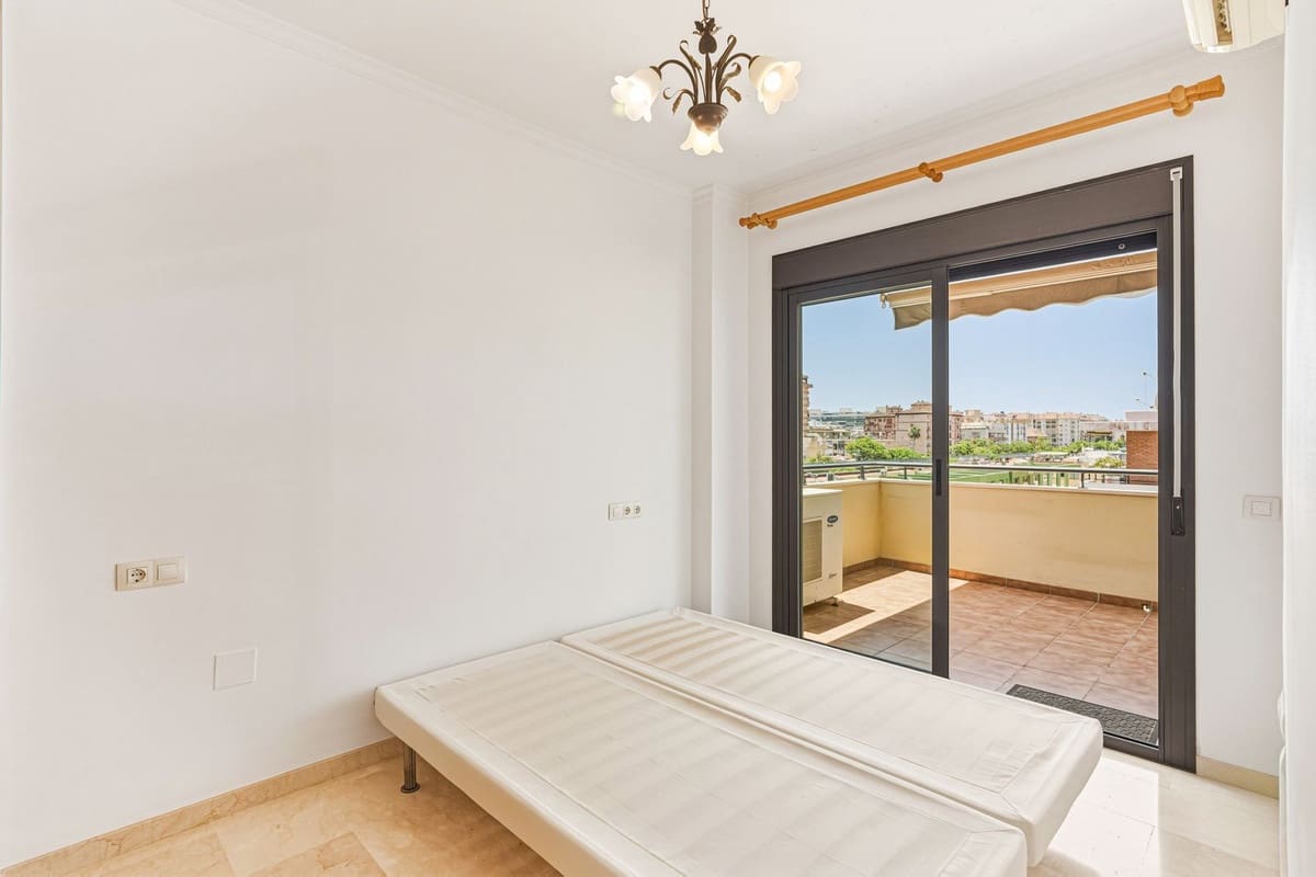 Apartamento de 2 habitaciones en Fuengirola en venta con piscina garaje - 440.000 € (Ref: 9972592)