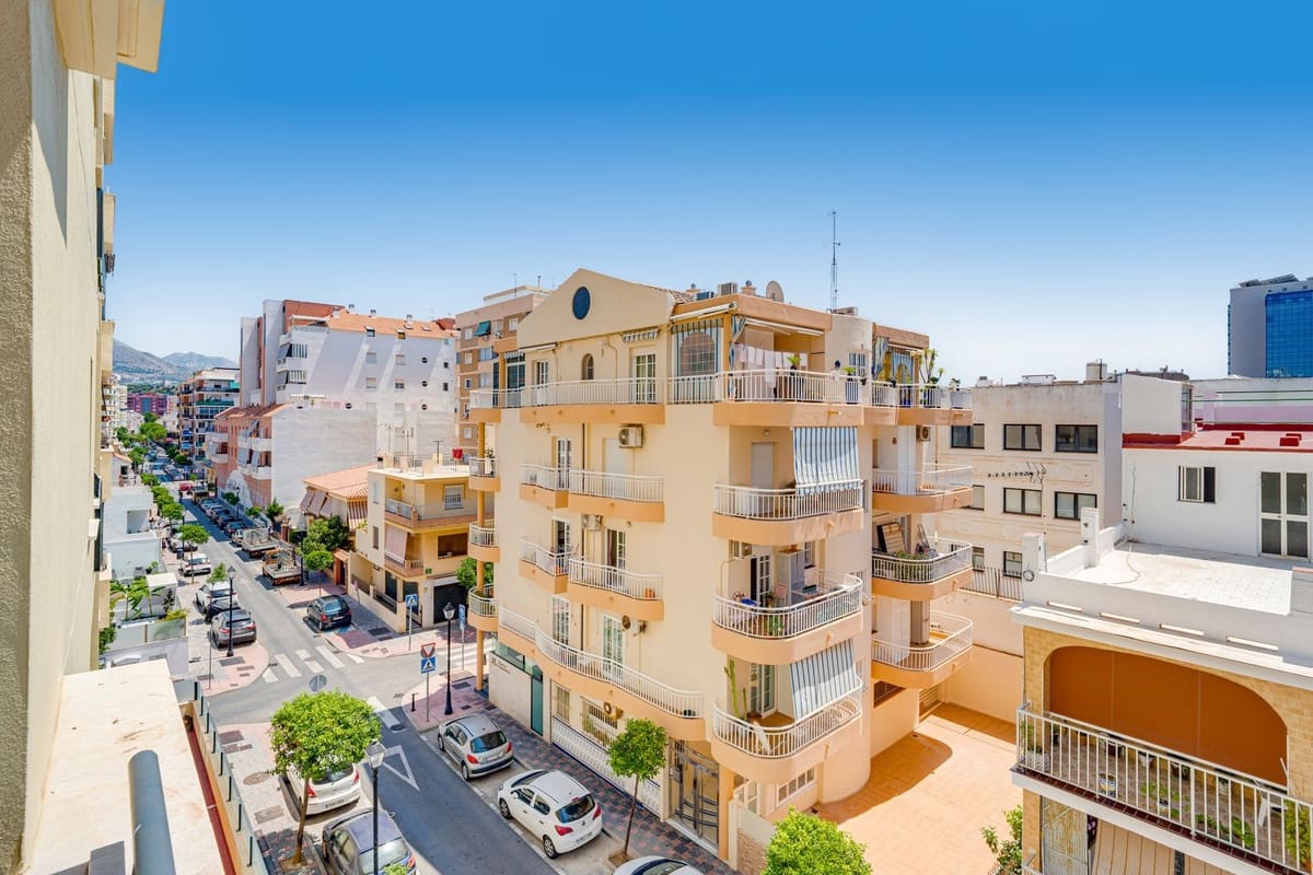 Apartamento de 2 habitaciones en Fuengirola en venta con piscina garaje - 440.000 € (Ref: 9972592)