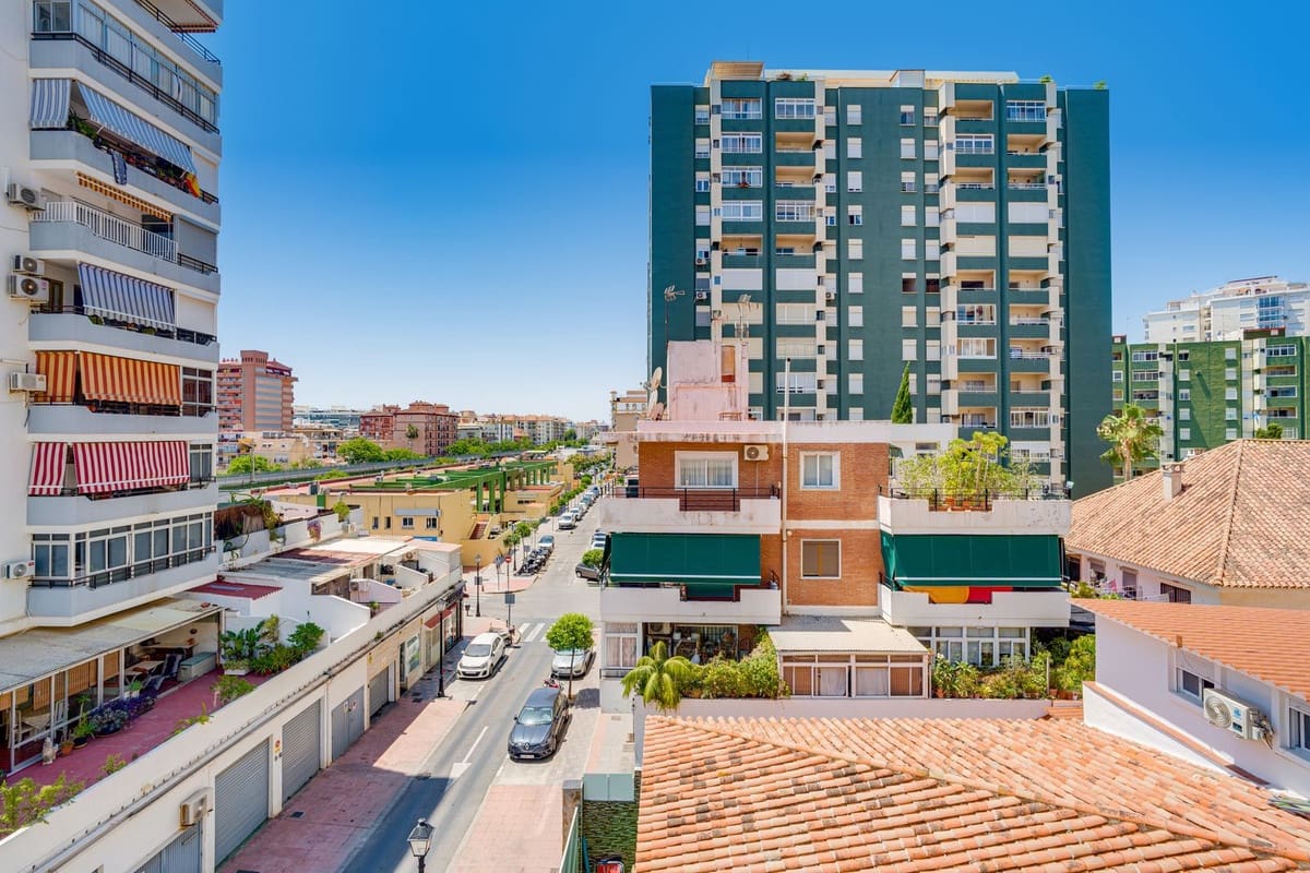 Apartamento de 2 habitaciones en Fuengirola en venta con piscina garaje - 440.000 € (Ref: 9972592)