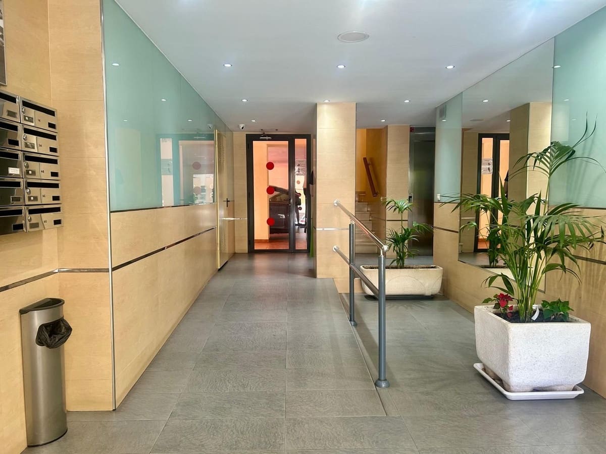 Apartamento de 2 habitaciones en Fuengirola en venta con piscina garaje - 440.000 € (Ref: 9972592)