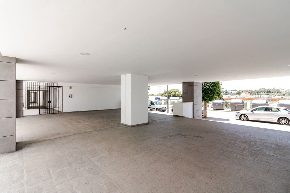 2 soverom Leilighet til salgs i Nueva Andalucia med svømmebasseng - € 435 000 (Ref: 9972593)