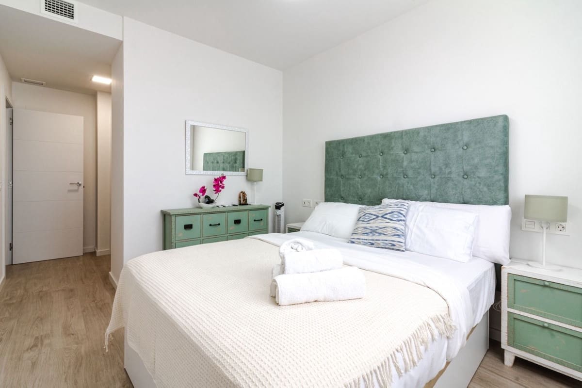 2 soverom Leilighet til salgs i Nueva Andalucia med svømmebasseng - € 435 000 (Ref: 9972593)