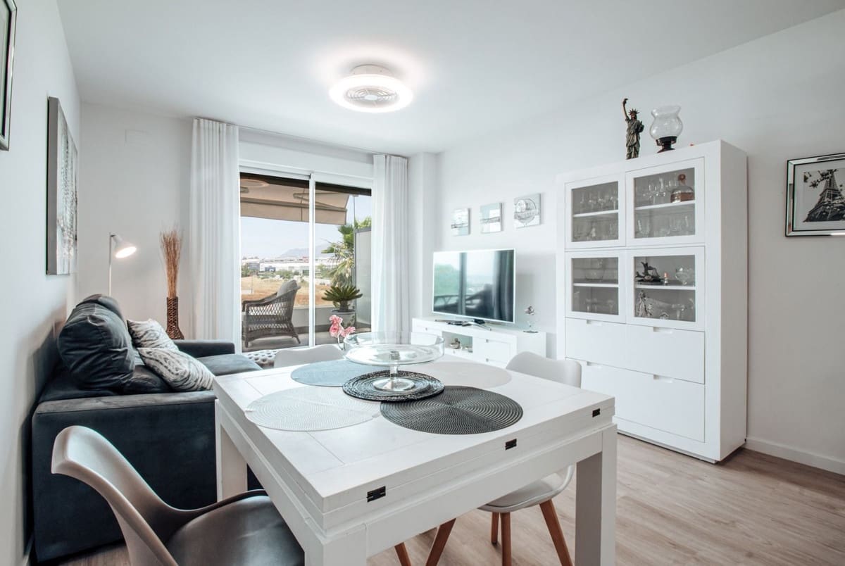 2 soverom Leilighet til salgs i Nueva Andalucia med svømmebasseng - € 435 000 (Ref: 9972593)