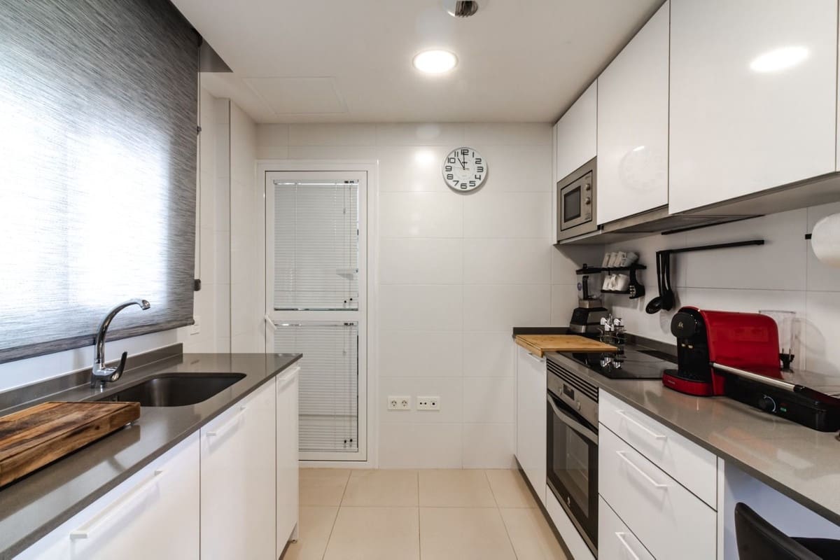 2 soverom Leilighet til salgs i Nueva Andalucia med svømmebasseng - € 435 000 (Ref: 9972593)