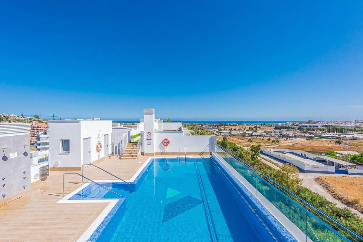 2 soverom Leilighet til salgs i Nueva Andalucia med svømmebasseng - € 435 000 (Ref: 9972593)
