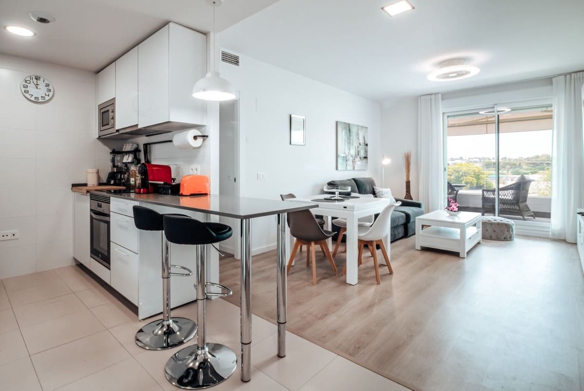 2 soverom Leilighet til salgs i Nueva Andalucia med svømmebasseng - € 435 000 (Ref: 9972593)