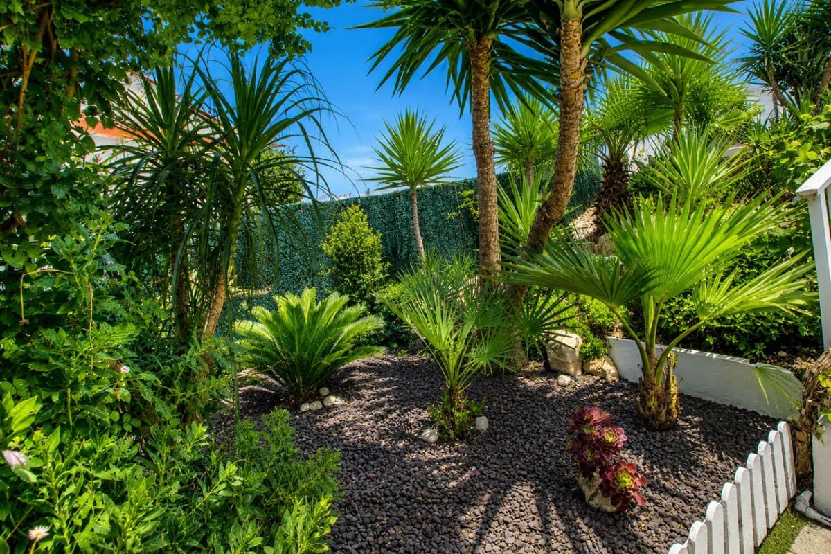 2 sovrum Villa till salu i El Faro med pool - 425 000 € (Ref: 9972594)
