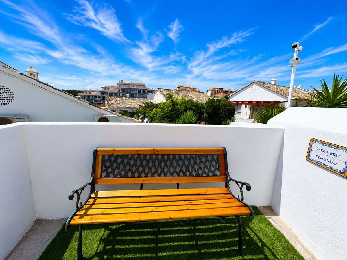 2 sovrum Villa till salu i El Faro med pool - 425 000 € (Ref: 9972594)