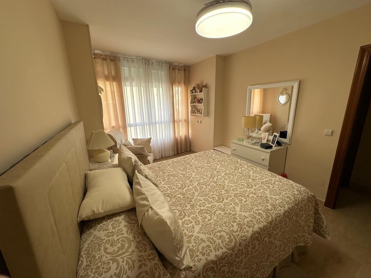 Apartamento de 3 habitaciones en Estepona en venta - 410.000 € (Ref: 9972595)