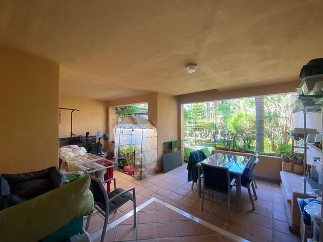Apartamento de 2 habitaciones en Atalaya-Isdabe, Estepona en venta con piscina garaje - 420.000 € (Ref: 9972596)