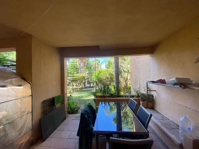 Apartamento de 2 habitaciones en Atalaya-Isdabe, Estepona en venta con piscina garaje - 420.000 € (Ref: 9972596)