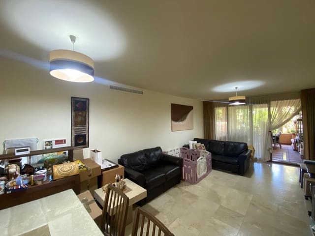 Apartamento de 2 habitaciones en Atalaya-Isdabe, Estepona en venta con piscina garaje - 420.000 € (Ref: 9972596)