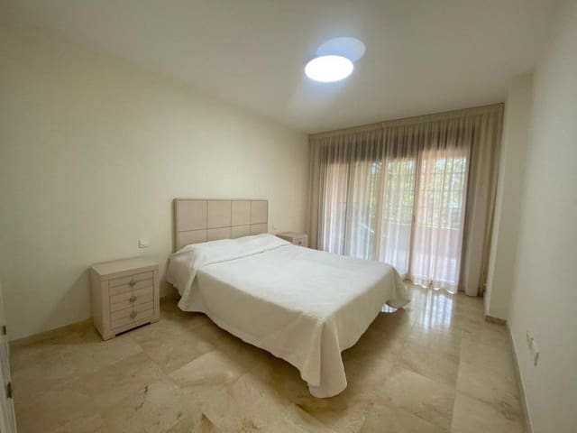 Apartamento de 2 habitaciones en Atalaya-Isdabe, Estepona en venta con piscina garaje - 420.000 € (Ref: 9972596)