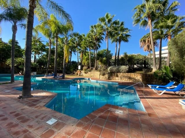Apartamento de 2 habitaciones en Atalaya-Isdabe, Estepona en venta con piscina garaje - 420.000 € (Ref: 9972596)