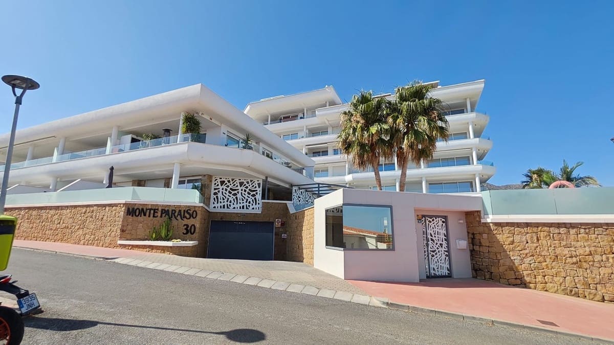 Apartamento de 2 habitaciones en Fuengirola en venta con piscina garaje - 425.000 € (Ref: 9972600)