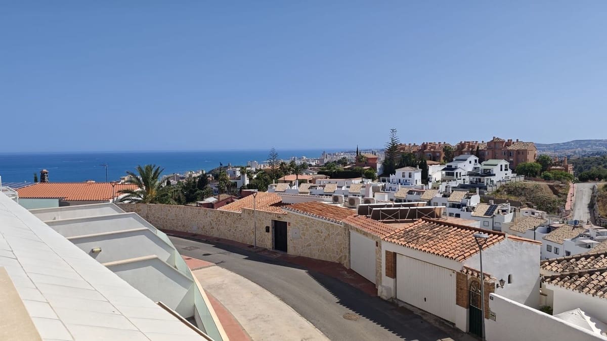 Apartamento de 2 habitaciones en Fuengirola en venta con piscina garaje - 425.000 € (Ref: 9972600)