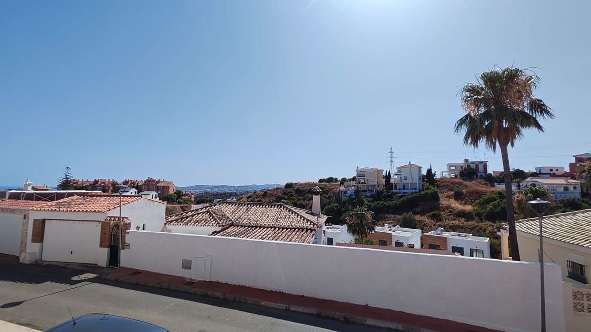 Apartamento de 2 habitaciones en Fuengirola en venta con piscina garaje - 425.000 € (Ref: 9972600)