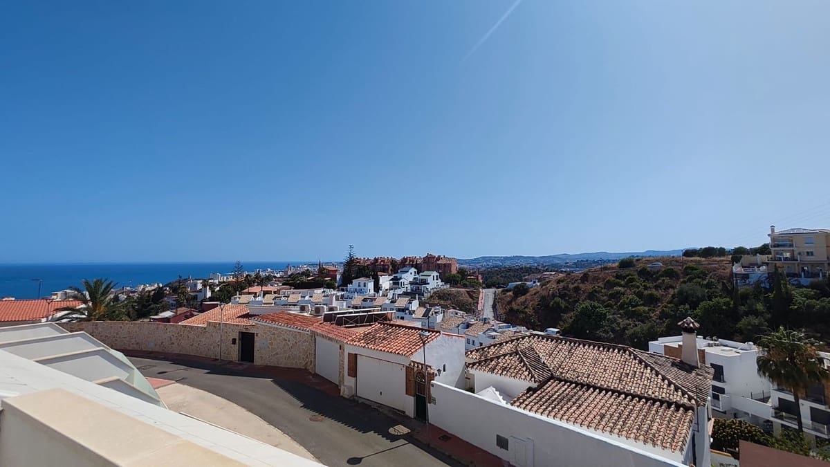 Apartamento de 2 habitaciones en Fuengirola en venta con piscina garaje - 425.000 € (Ref: 9972600)