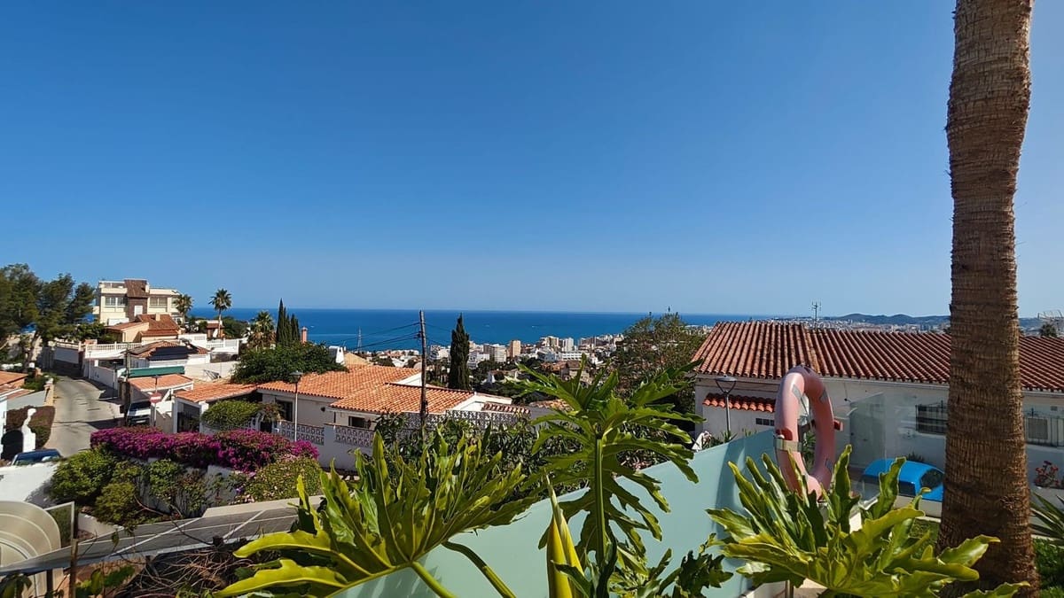 Apartamento de 2 habitaciones en Fuengirola en venta con piscina garaje - 425.000 € (Ref: 9972600)
