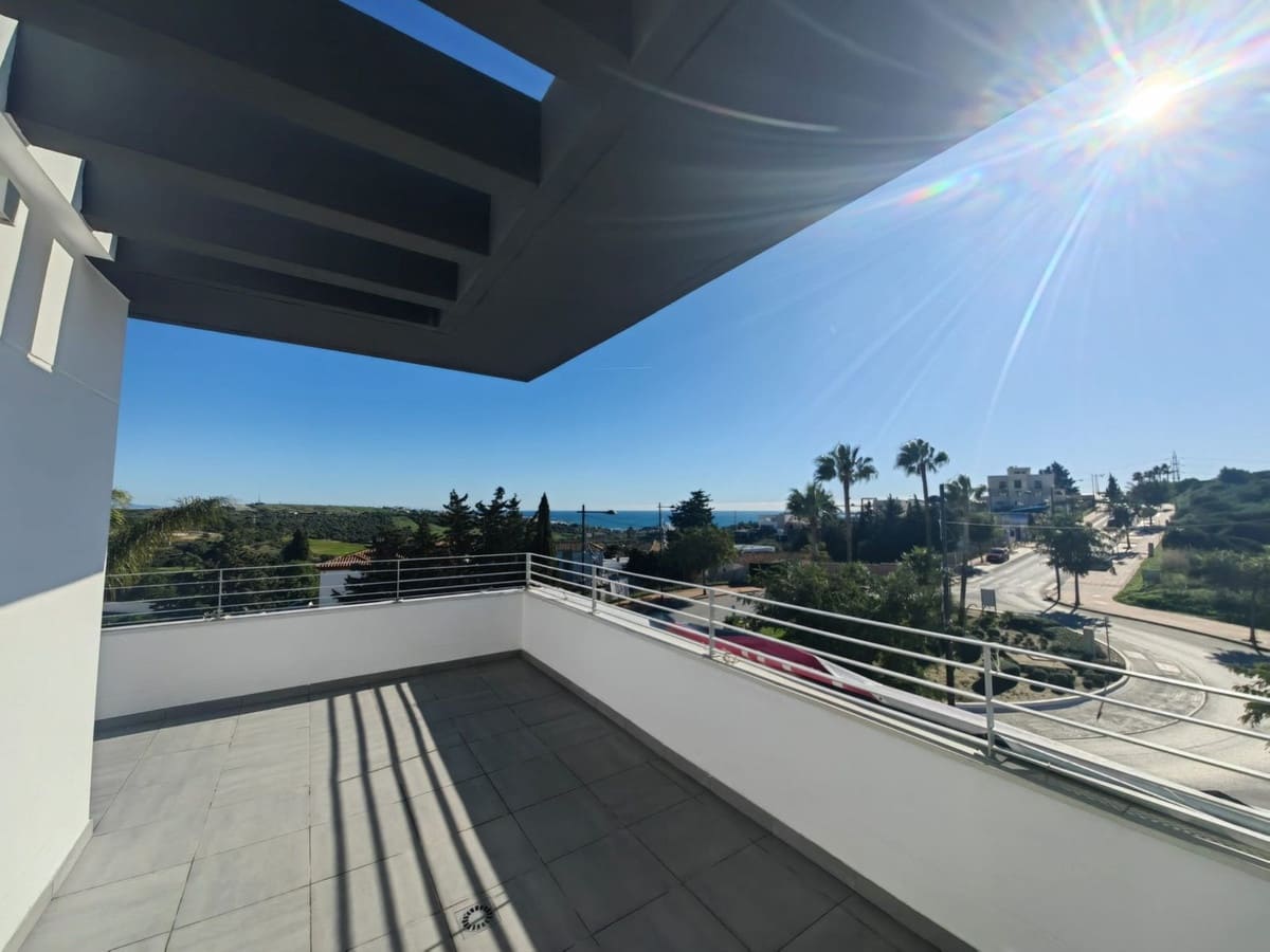 2 Zimmer Apartment zu verkaufen in Estepona mit Pool - 465.000 € (Ref: 9972604)