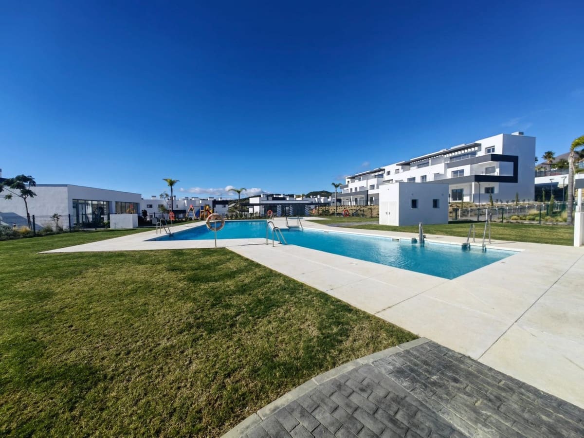 2 Zimmer Apartment zu verkaufen in Estepona mit Pool - 465.000 € (Ref: 9972604)