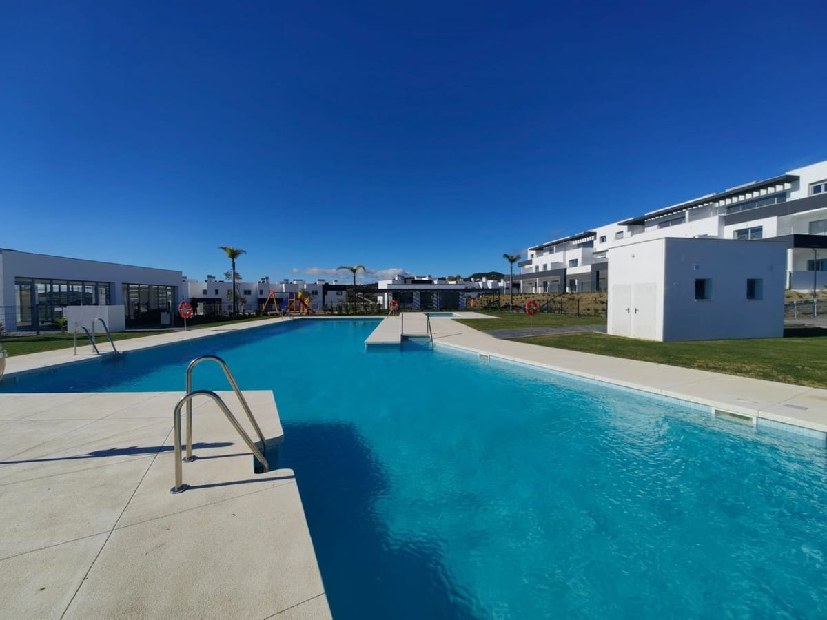 2 Zimmer Apartment zu verkaufen in Estepona mit Pool - 465.000 € (Ref: 9972604)