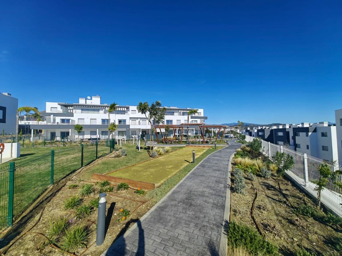 2 Zimmer Apartment zu verkaufen in Estepona mit Pool - 465.000 € (Ref: 9972604)