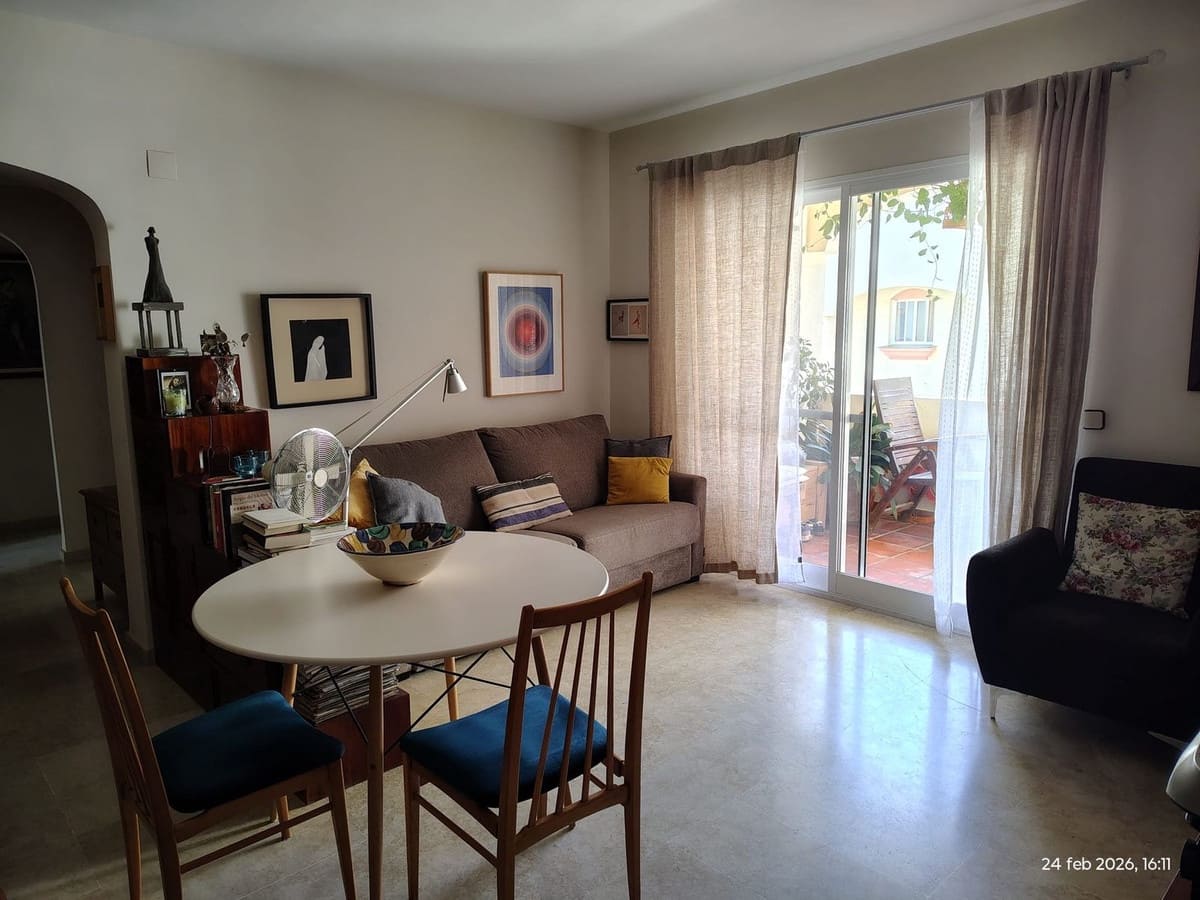 Apartamento de 2 habitaciones en Estepona en venta con piscina garaje - 419.000 € (Ref: 9972607)
