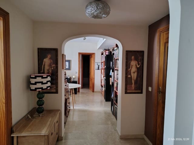 Apartamento de 2 habitaciones en Estepona en venta con piscina garaje - 419.000 € (Ref: 9972607)