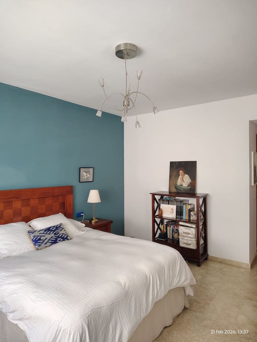 Apartamento de 2 habitaciones en Estepona en venta con piscina garaje - 419.000 € (Ref: 9972607)
