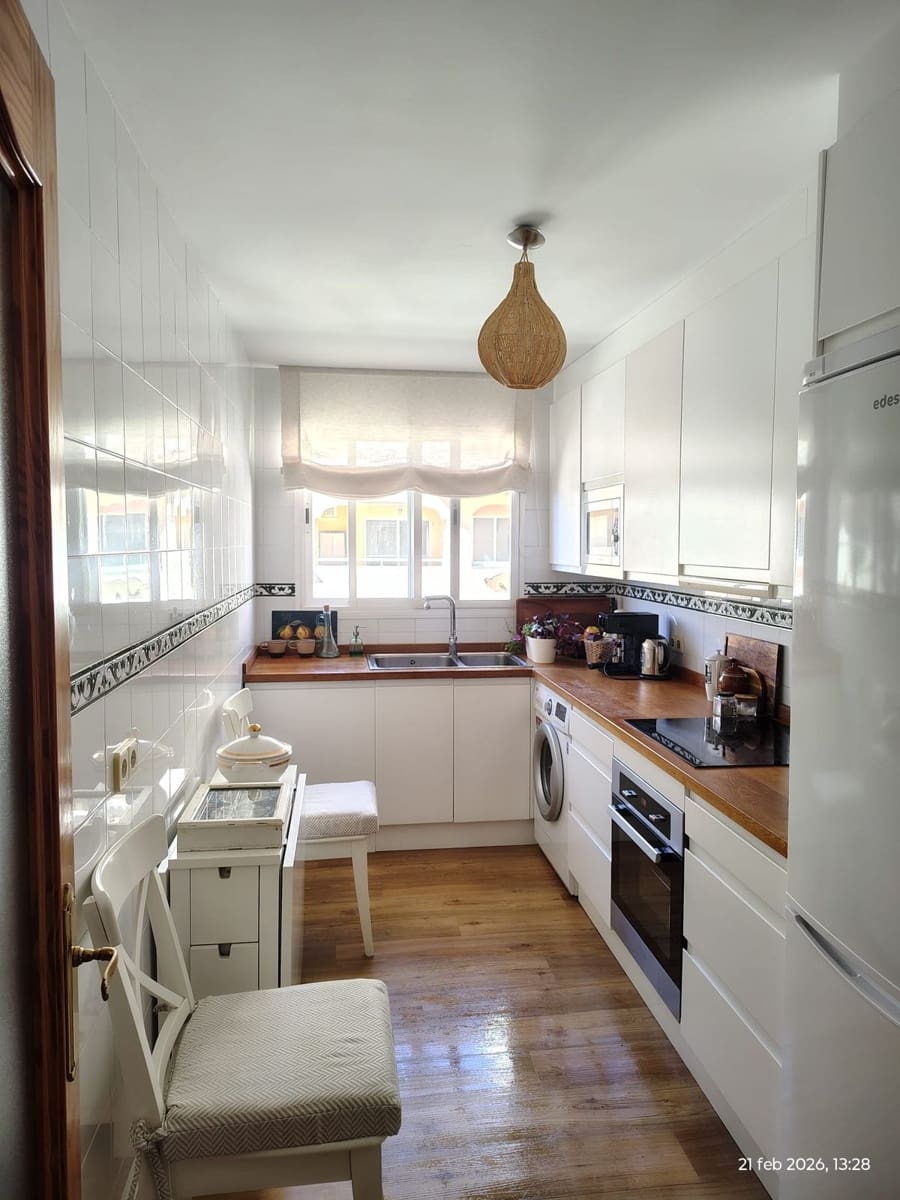 Apartamento de 2 habitaciones en Estepona en venta con piscina garaje - 419.000 € (Ref: 9972607)