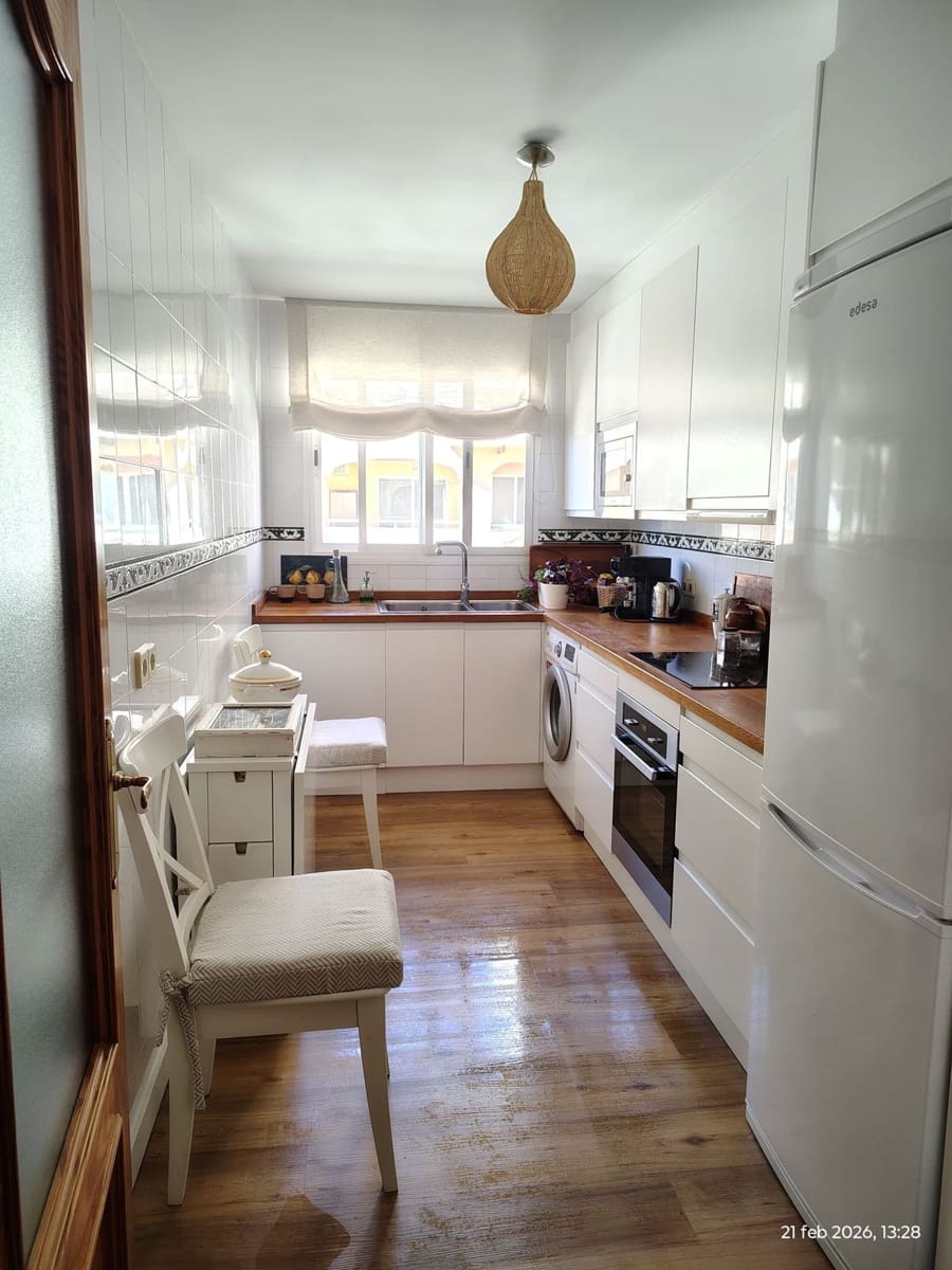 Apartamento de 2 habitaciones en Estepona en venta con piscina garaje - 419.000 € (Ref: 9972607)