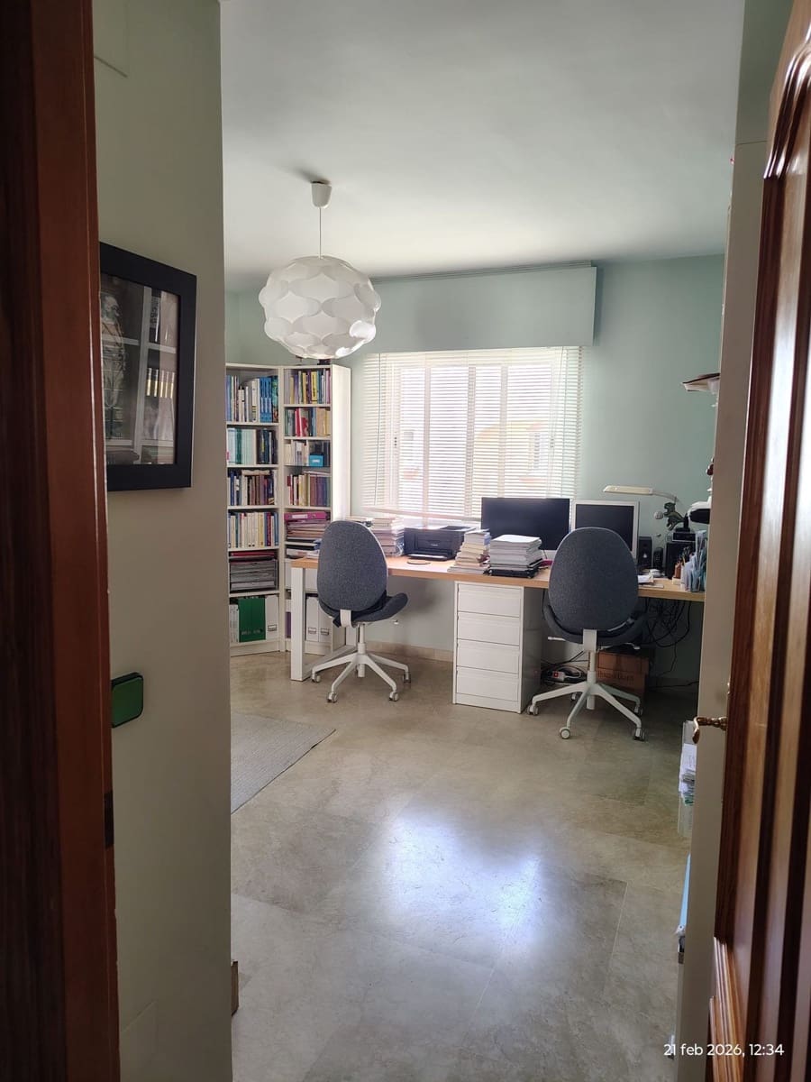 Apartamento de 2 habitaciones en Estepona en venta con piscina garaje - 419.000 € (Ref: 9972607)