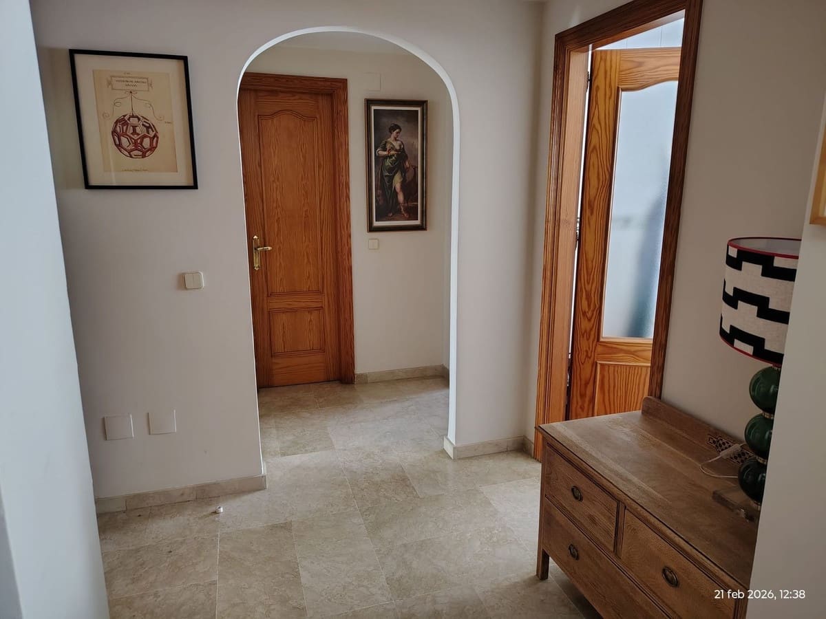 Apartamento de 2 habitaciones en Estepona en venta con piscina garaje - 419.000 € (Ref: 9972607)