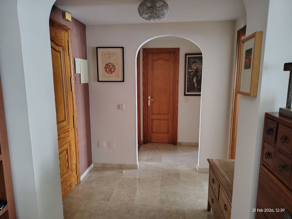 Apartamento de 2 habitaciones en Estepona en venta con piscina garaje - 419.000 € (Ref: 9972607)