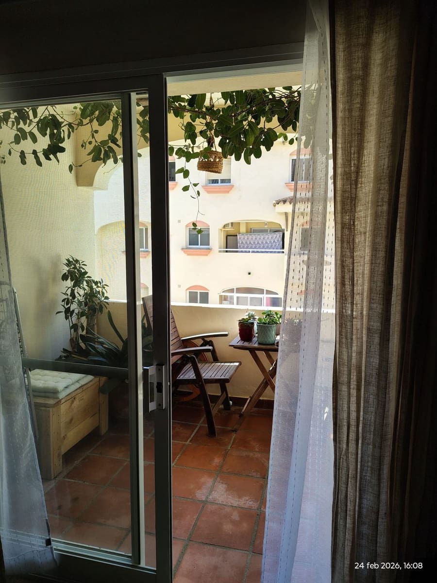 Apartamento de 2 habitaciones en Estepona en venta con piscina garaje - 419.000 € (Ref: 9972607)