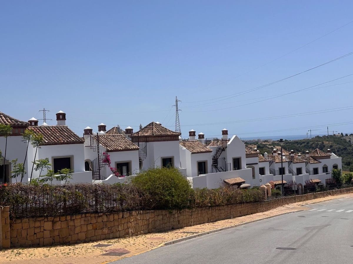 3 soverom Hus til salgs i Estepona med svømmebasseng garasje - € 478 000 (Ref: 9972613)
