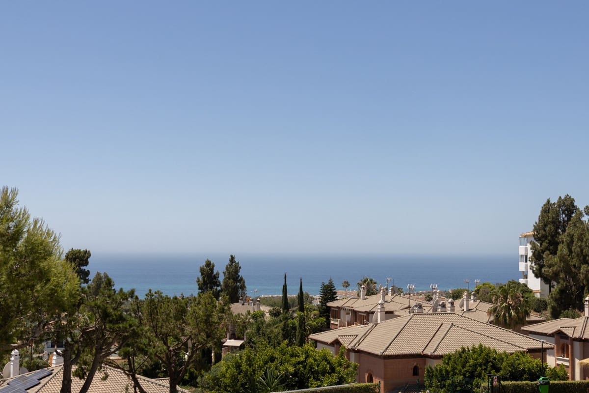 2 slaapkamer Appartement te koop in Mijas Costa met zwembad - € 420.000 (Ref: 9972616)