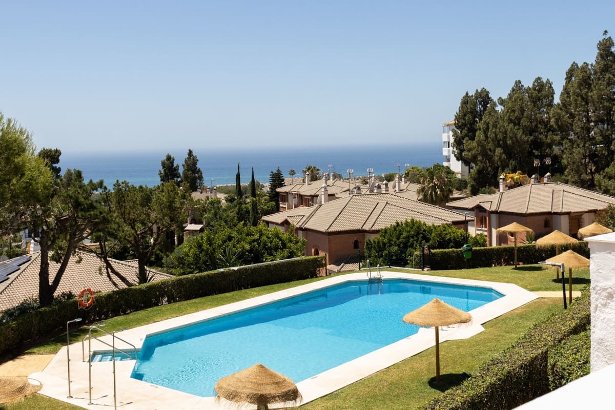 2 slaapkamer Appartement te koop in Mijas Costa met zwembad - € 420.000 (Ref: 9972616)